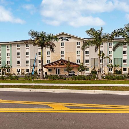 Woodspring Suites Naples Golden Gate Buitenkant foto