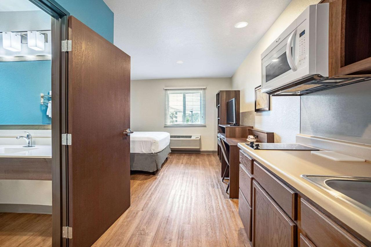 Woodspring Suites Naples Golden Gate Buitenkant foto