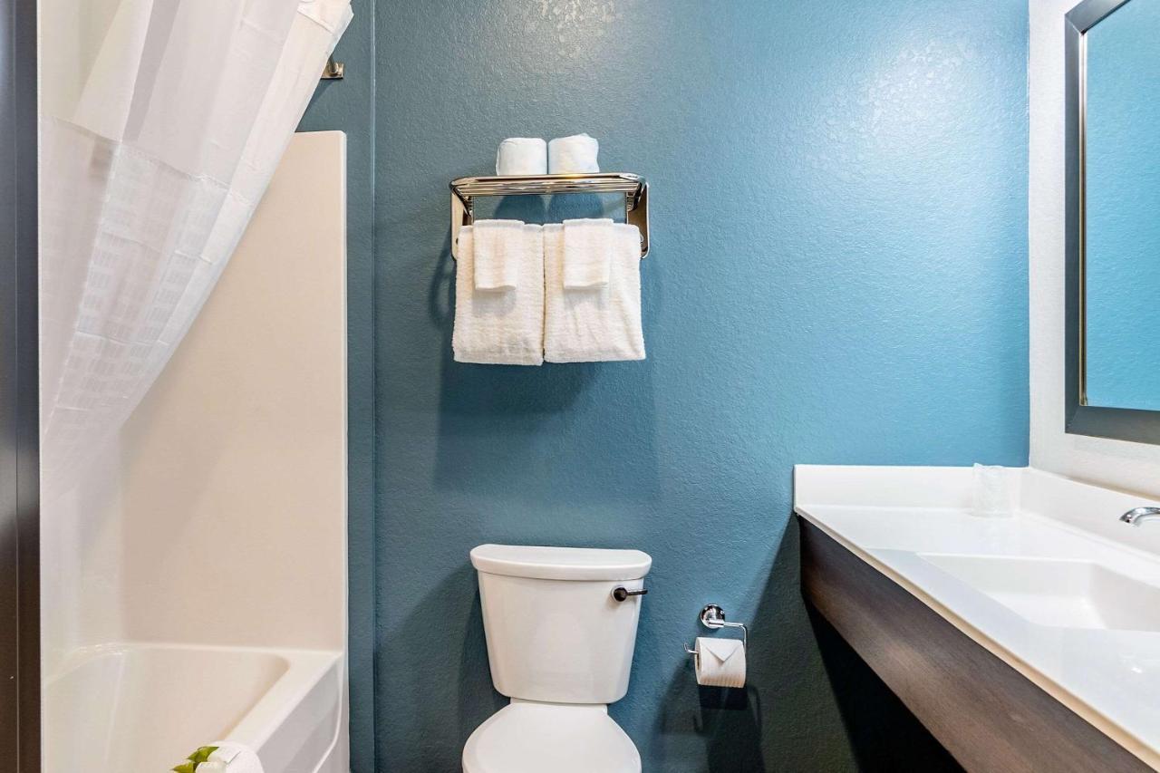 Woodspring Suites Naples Golden Gate Buitenkant foto