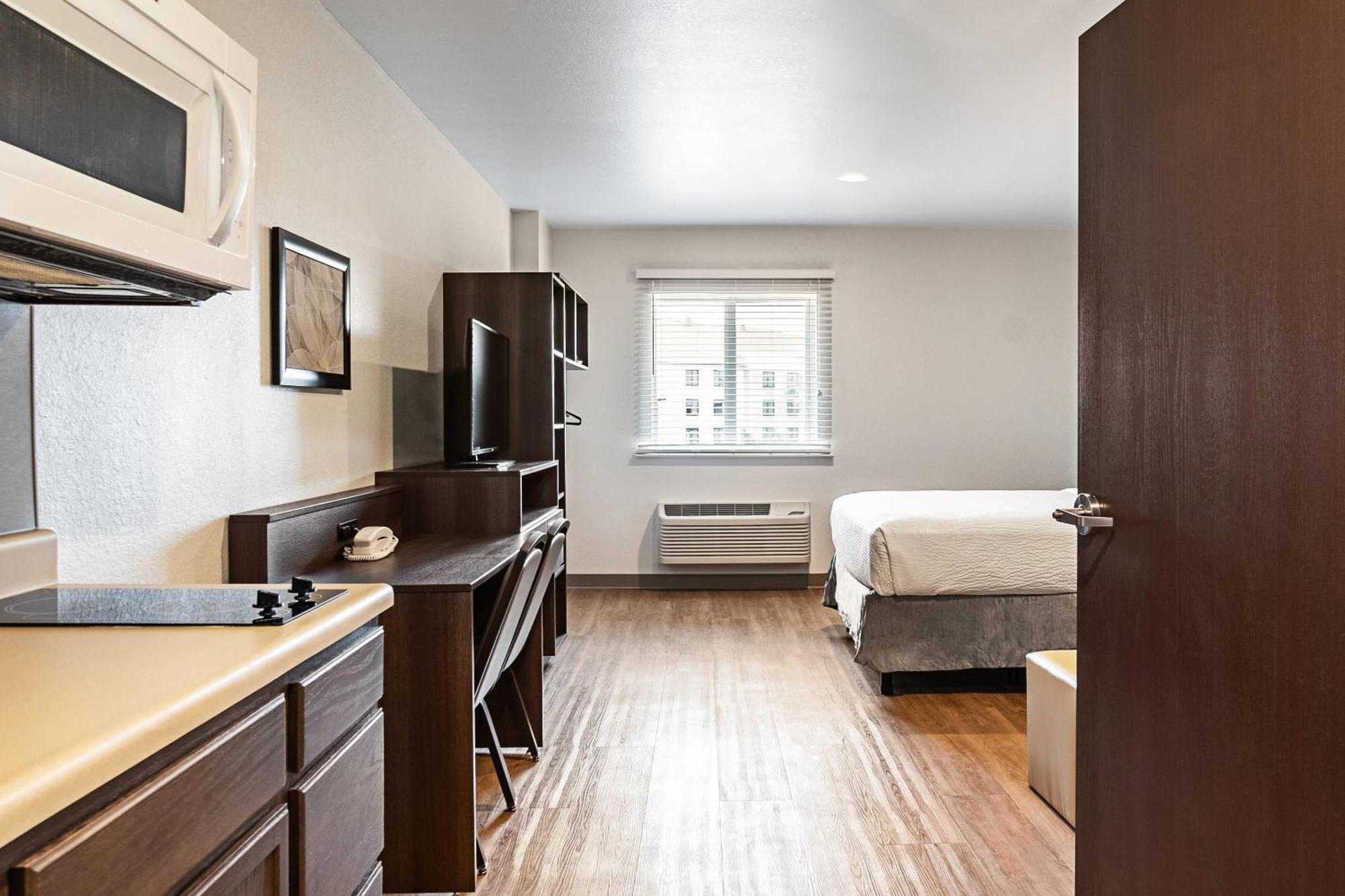 Woodspring Suites Naples Golden Gate Buitenkant foto