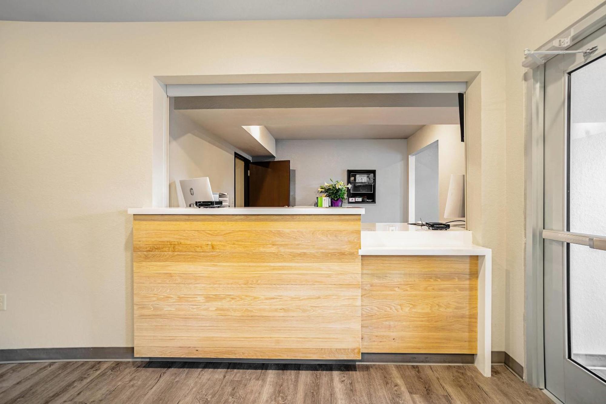 Woodspring Suites Naples Golden Gate Buitenkant foto