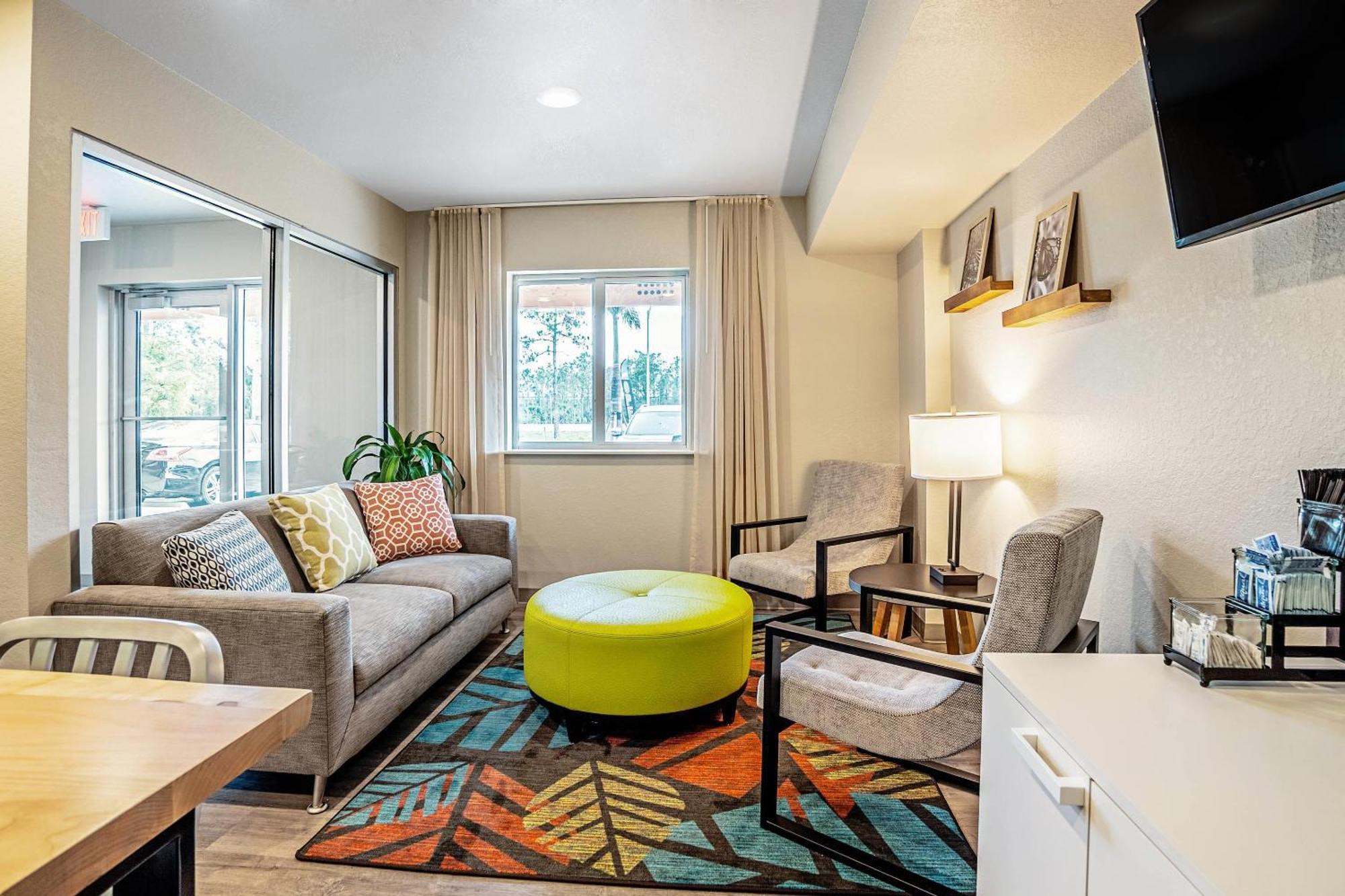 Woodspring Suites Naples Golden Gate Buitenkant foto